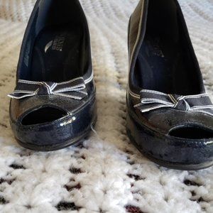 Aerosoles Navy Blue Patent Leather heel shoes